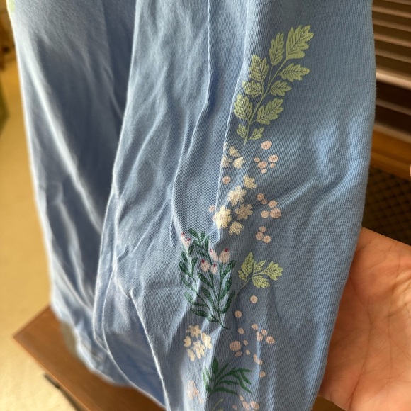 Life Is Good Crusher Women’s Ling Sleeve Blue top With Floral Design. Medium - Picture 7 of 8